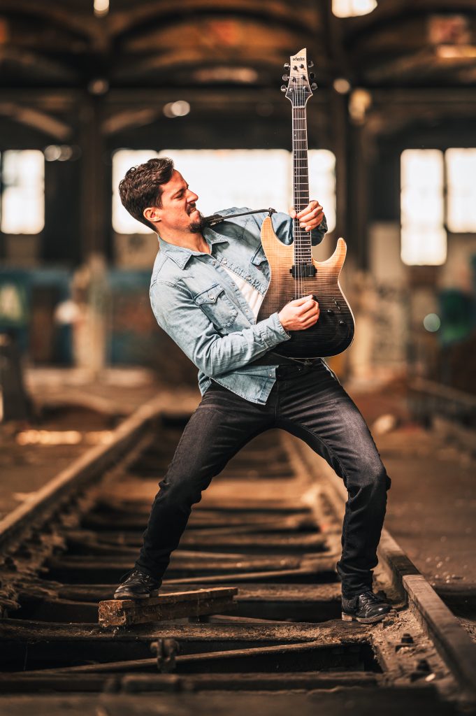 Benjamin Lamy, guitariste et compositeur pour The Metonic Cycle et Prismeria.