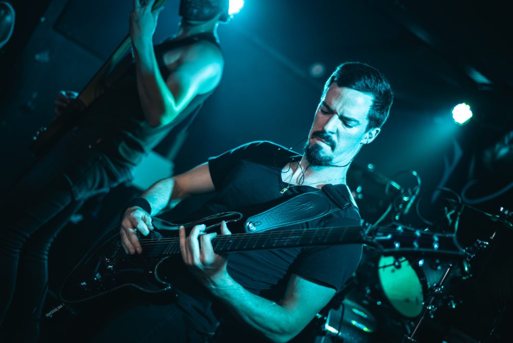 Benjamin Lamy en concert pour Prismeria en première partie de Nervosa à Lyon en 2019.