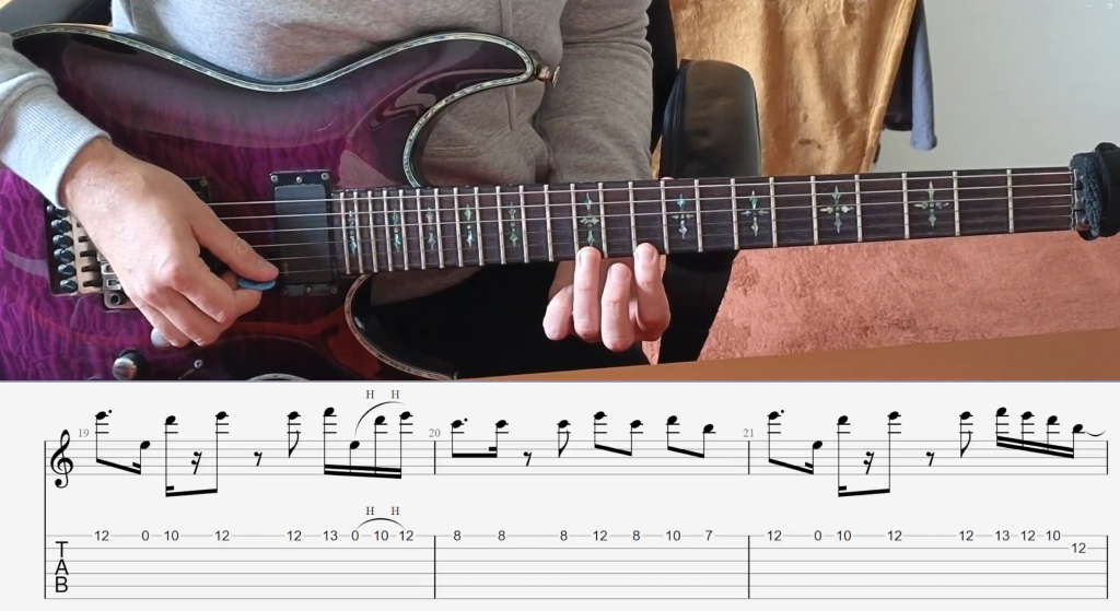 Vue d'un cours de guitare en ligne et streaming audio haute définition avec le professeur et la partition .